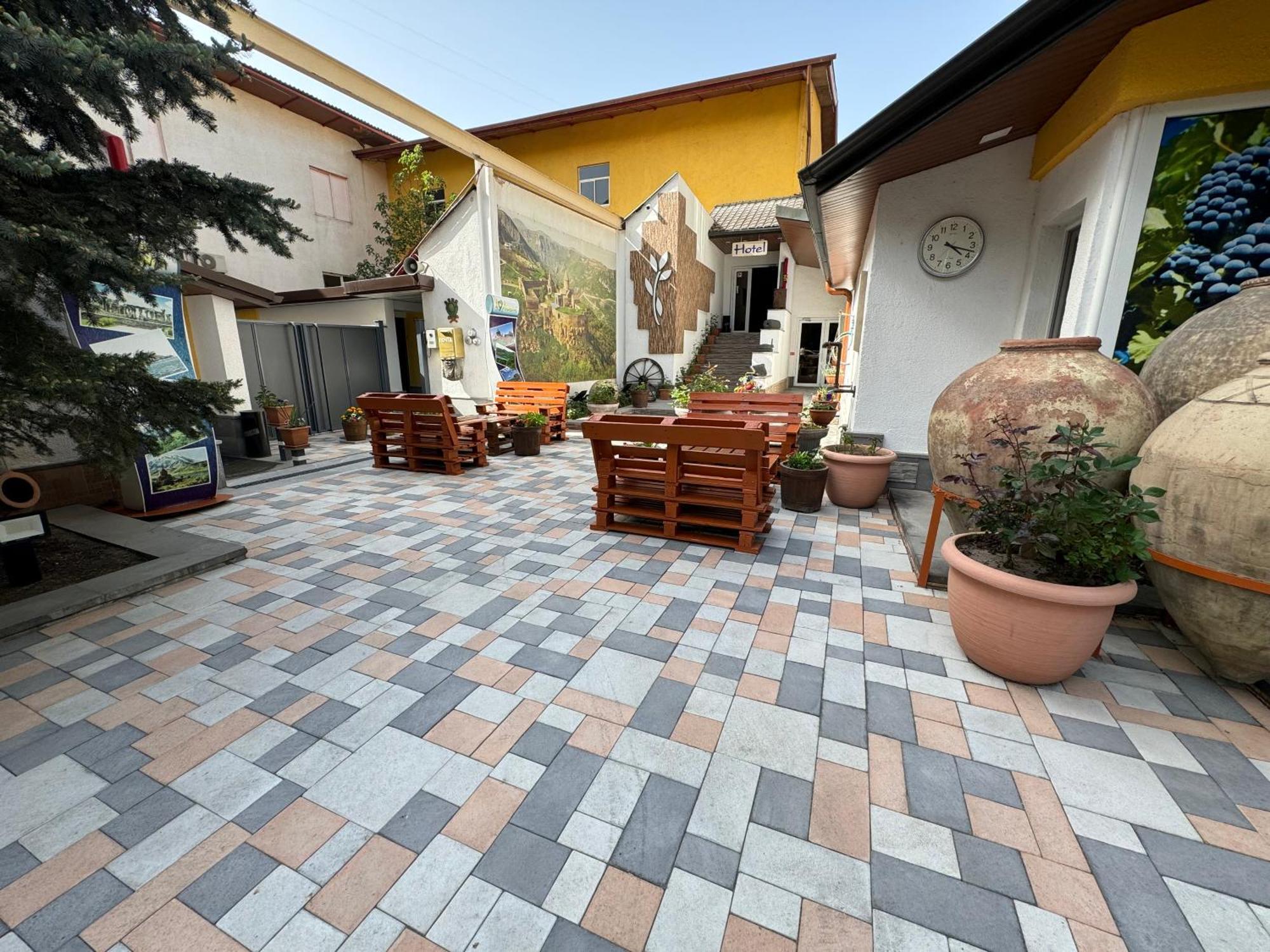 No Problem Hotel Yerevan Exterior photo