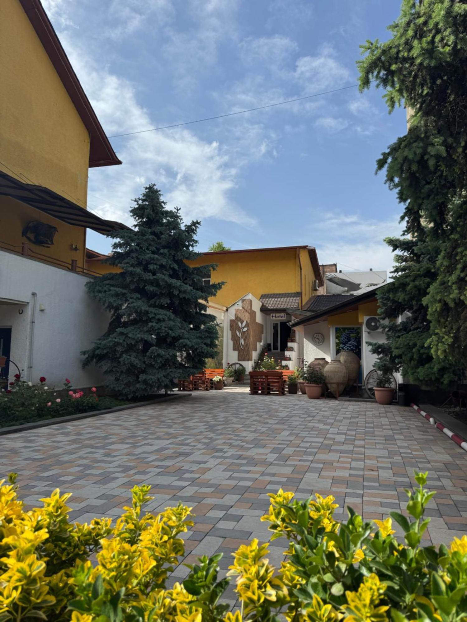 No Problem Hotel Yerevan Exterior photo